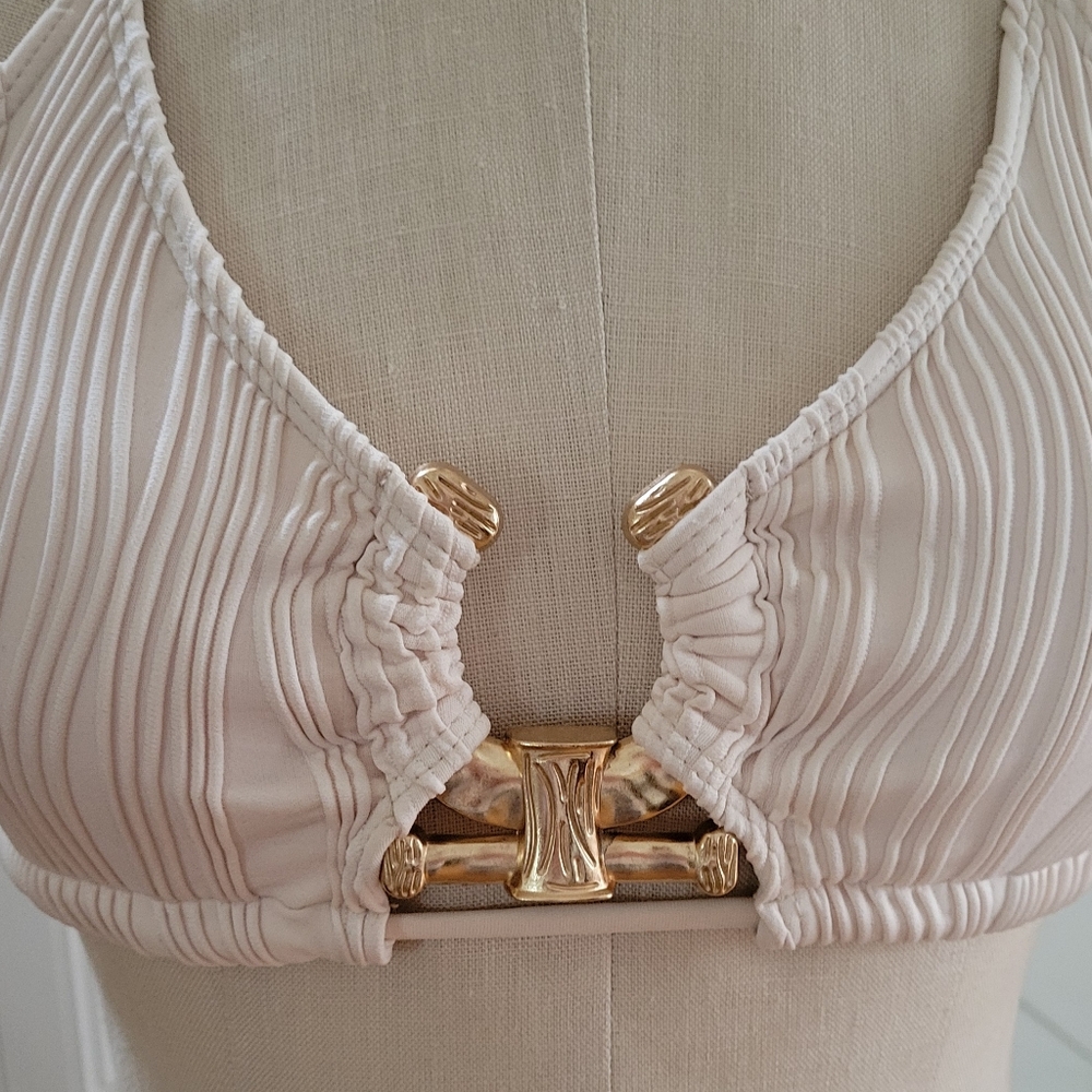 ZAFUL Ribbed Gold Metal Ring Criss Cross Cream Bikini Top Size 6 - Picture 3 of 7